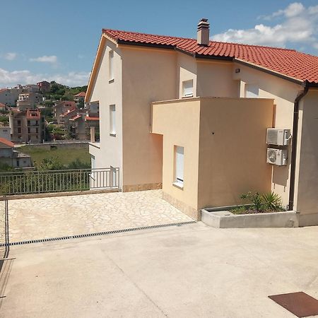 Magi House With Pool Διαμέρισμα Ποντστράνα Εξωτερικό φωτογραφία