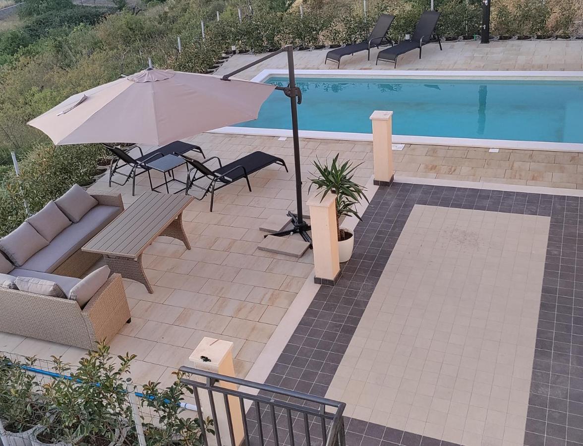 Magi House With Pool Διαμέρισμα Ποντστράνα Εξωτερικό φωτογραφία